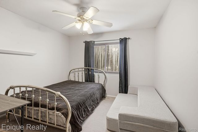 521 Carberry Hill, Brighton, MI 48116