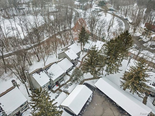 521 Carberry Hill, Brighton, MI 48116