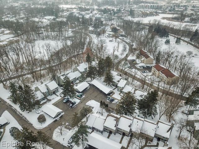 521 Carberry Hill, Brighton, MI 48116