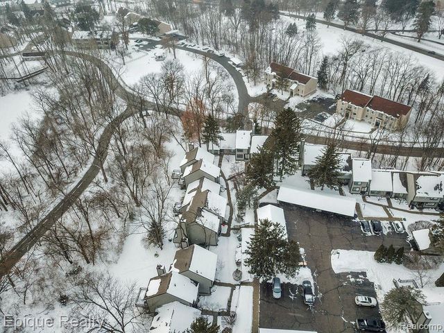 521 Carberry Hill, Brighton, MI 48116