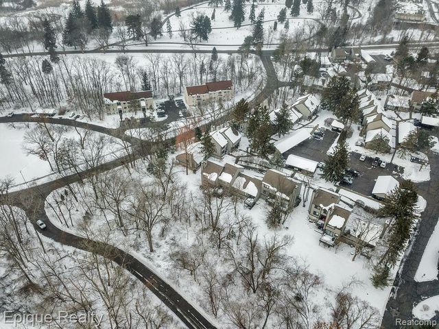 521 Carberry Hill, Brighton, MI 48116