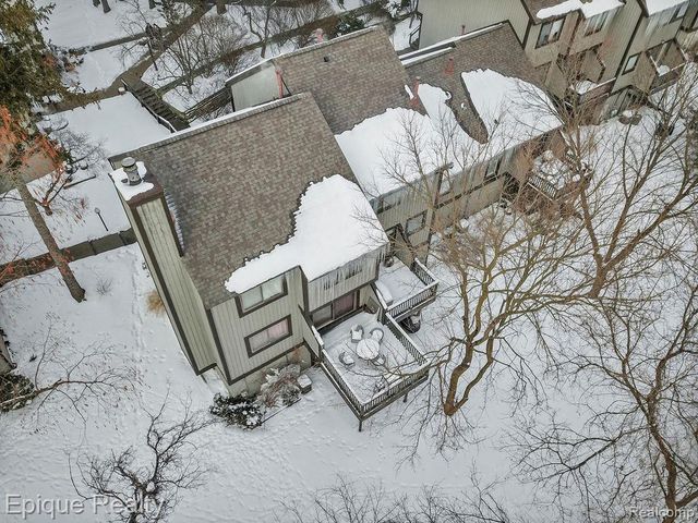 521 Carberry Hill, Brighton, MI 48116