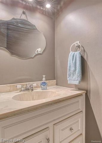 521 Carberry Hill, Brighton, MI 48116