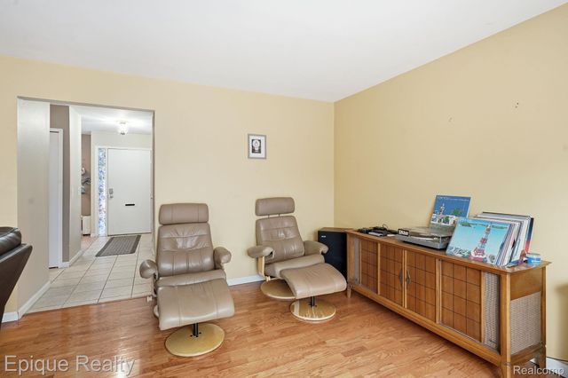 521 Carberry Hill, Brighton, MI 48116