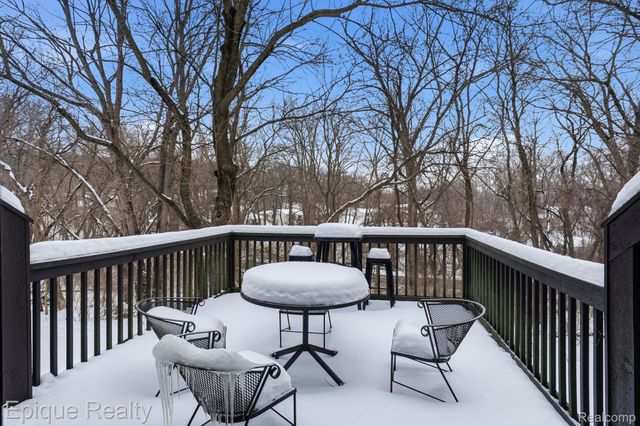 521 Carberry Hill, Brighton, MI 48116