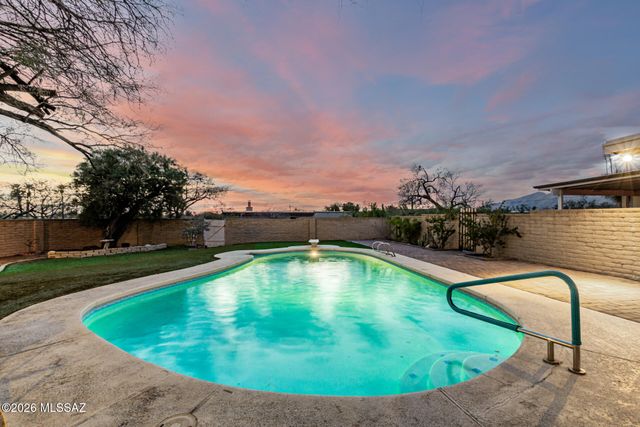 10360 E Glenn Street, Tucson, AZ 85749