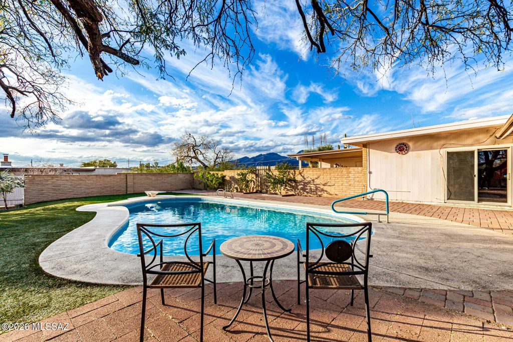 10360 E Glenn Street, Tucson, AZ 85749