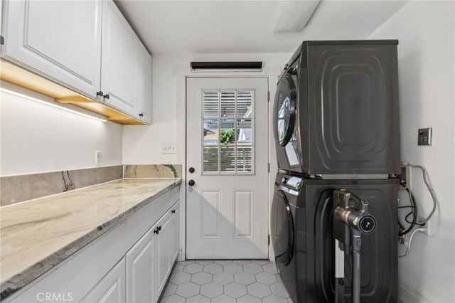 230 S B 1, Tustin, CA 92780