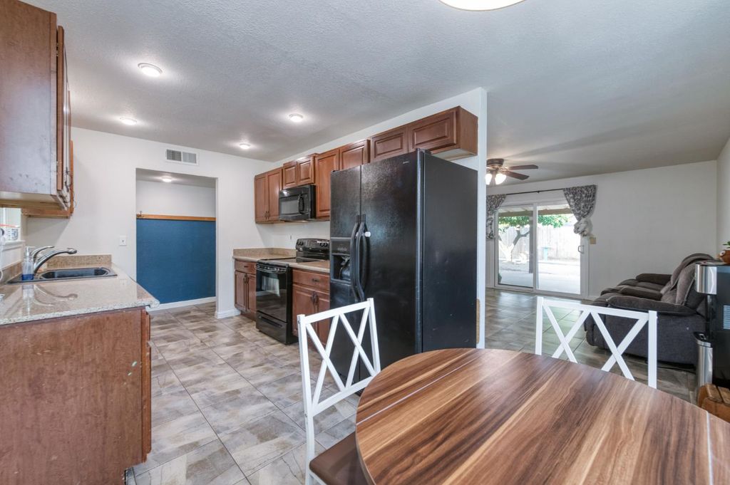 Image 11 of property listing at 6656 N Wolters Avenue, Fresno, CA 93710