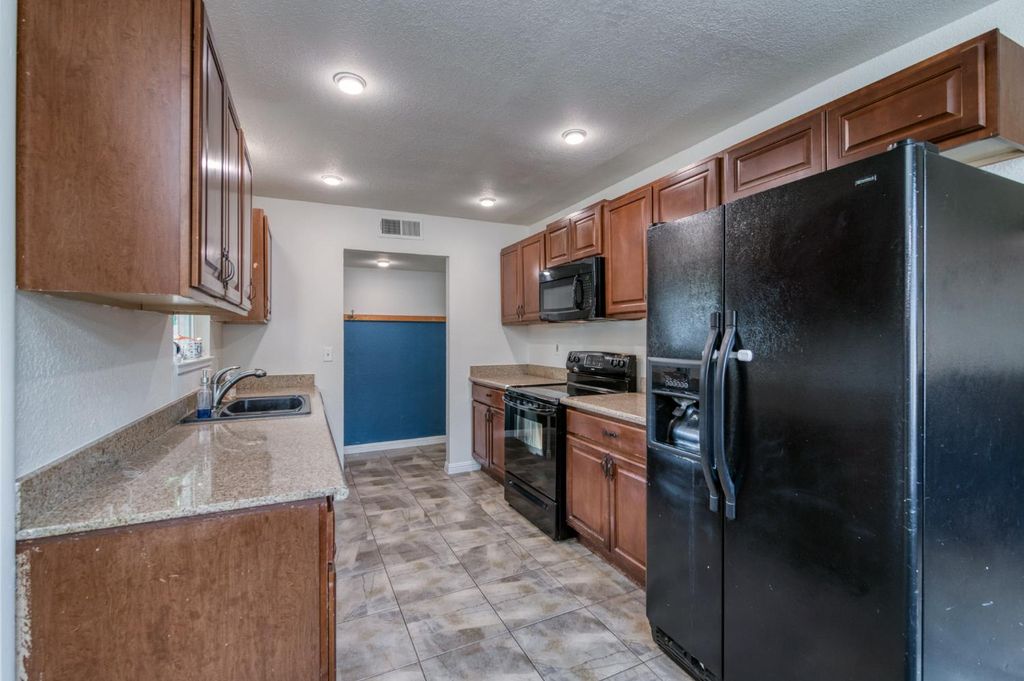 Image 12 of property listing at 6656 N Wolters Avenue, Fresno, CA 93710
