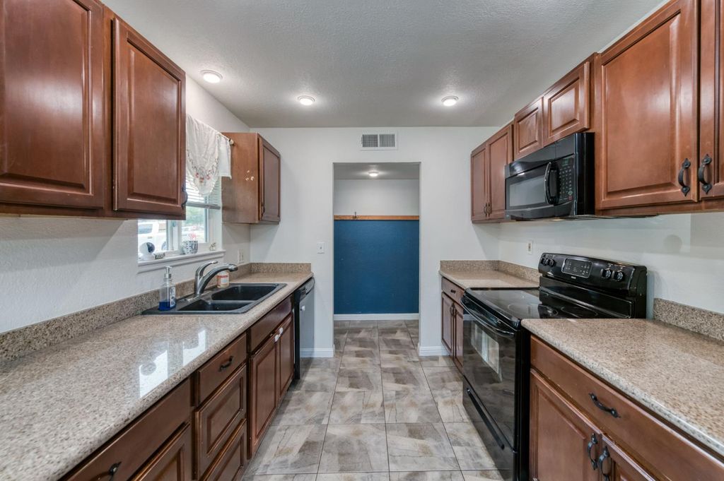 Image 13 of property listing at 6656 N Wolters Avenue, Fresno, CA 93710