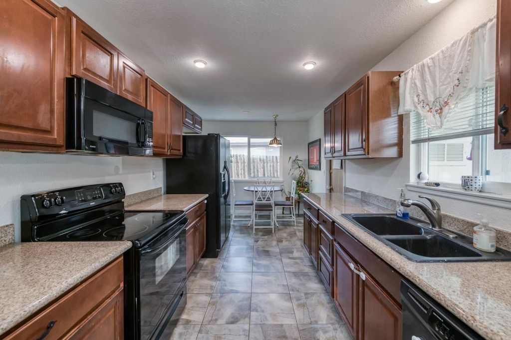 Image 14 of property listing at 6656 N Wolters Avenue, Fresno, CA 93710