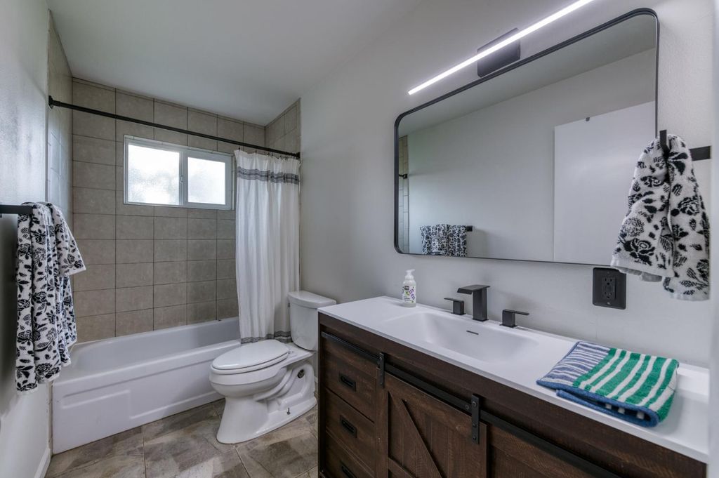 Image 15 of property listing at 6656 N Wolters Avenue, Fresno, CA 93710