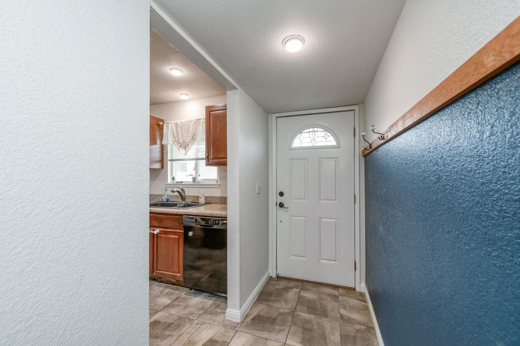 Image 6 of property listing at 6656 N Wolters Avenue, Fresno, CA 93710