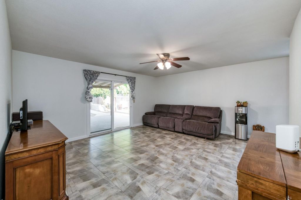 Image 7 of property listing at 6656 N Wolters Avenue, Fresno, CA 93710