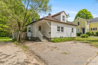 165 E Division Street Ne, Rockford City, MI 49341