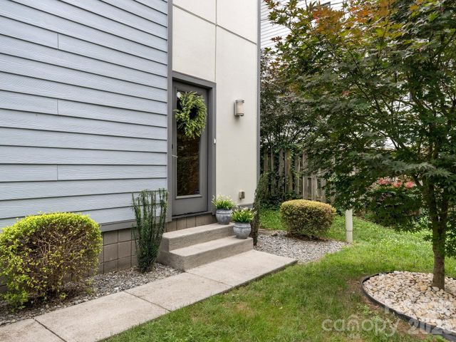 915 Westbrook Drive, Charlotte, NC 28202