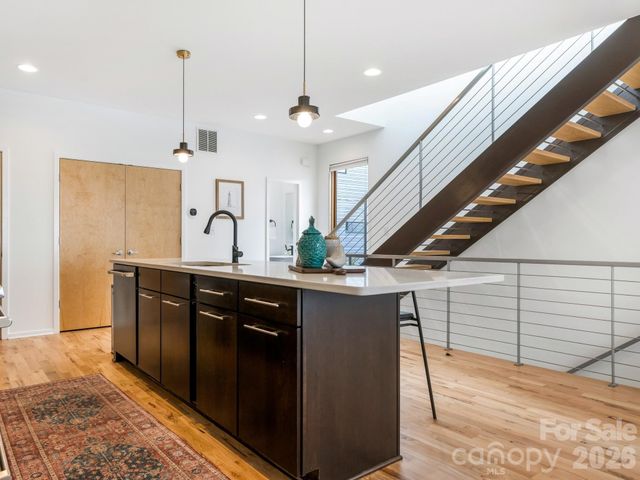 915 Westbrook Drive, Charlotte, NC 28202