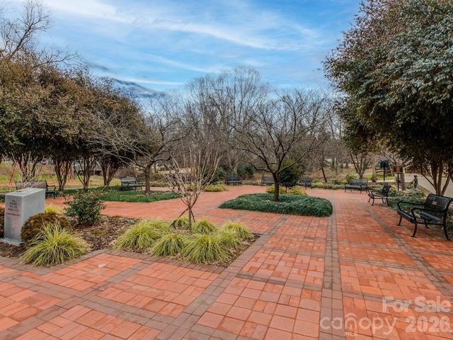 915 Westbrook Drive, Charlotte, NC 28202