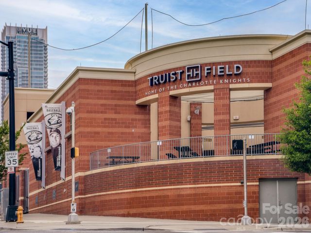 915 Westbrook Drive, Charlotte, NC 28202
