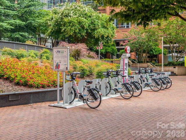 915 Westbrook Drive, Charlotte, NC 28202