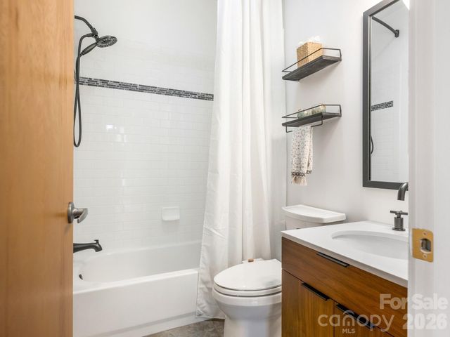 915 Westbrook Drive, Charlotte, NC 28202
