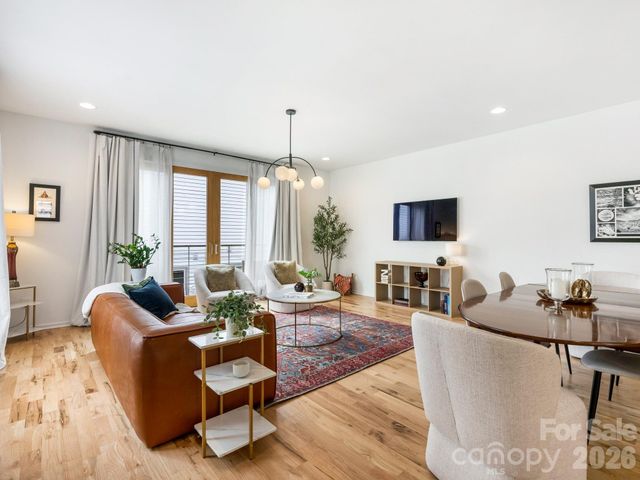 915 Westbrook Drive, Charlotte, NC 28202