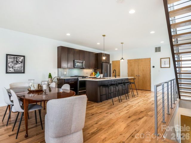 915 Westbrook Drive, Charlotte, NC 28202