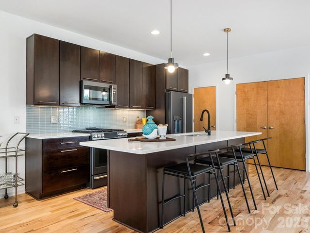 915 Westbrook Drive, Charlotte, NC 28202