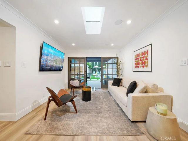 15440 Varden Street, Sherman Oaks, CA 91403