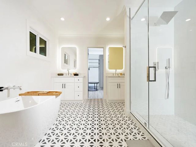 15440 Varden Street, Sherman Oaks, CA 91403