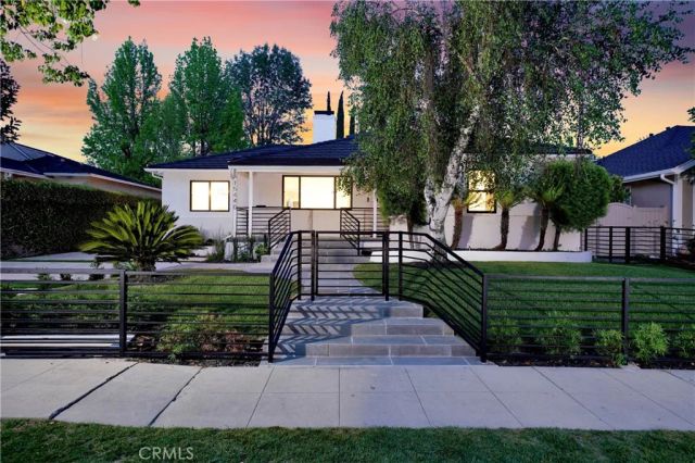 15440 Varden Street, Sherman Oaks, CA 91403