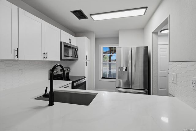 10254 Dover Rdg Apt 203, San Antonio, TX 78250