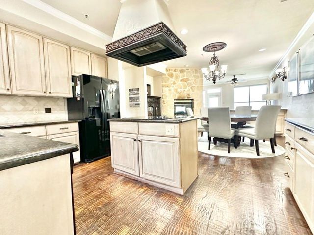 402 Oakbrook, Lewisville, TX 75057