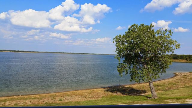 402 Oakbrook, Lewisville, TX 75057