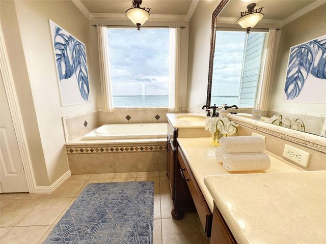 402 Oakbrook, Lewisville, TX 75057