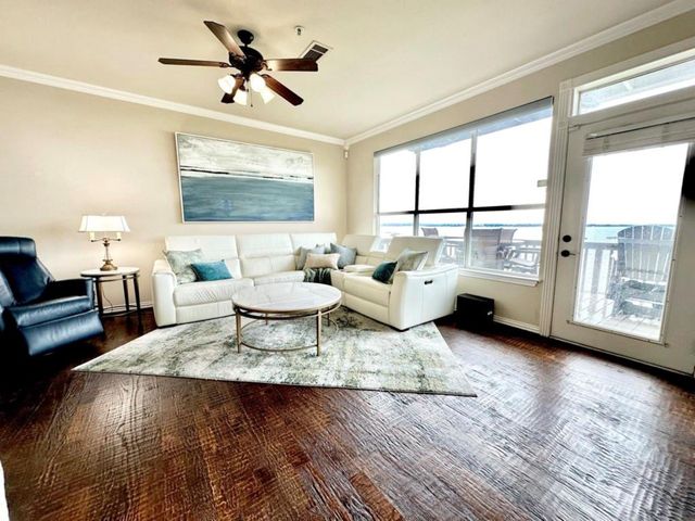 402 Oakbrook, Lewisville, TX 75057