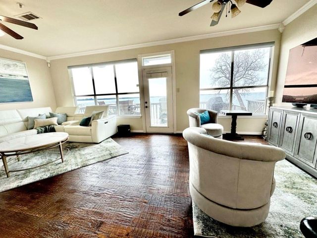 402 Oakbrook, Lewisville, TX 75057