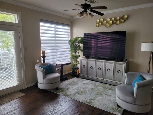 402 Oakbrook, Lewisville, TX 75057