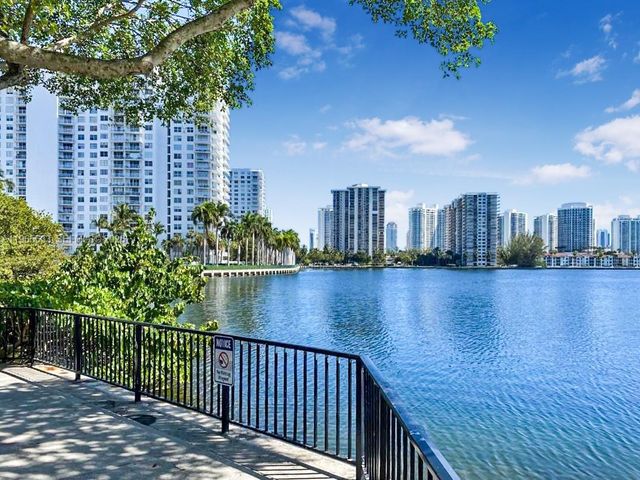 2780 NE 183rd St 810, Aventura, FL 33160
