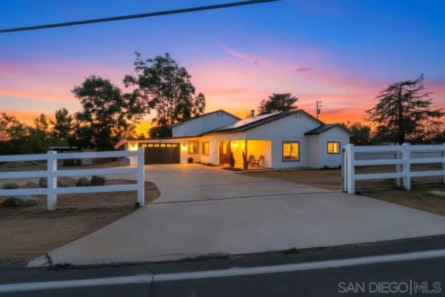 3221 E Victoria, Alpine, CA 91901