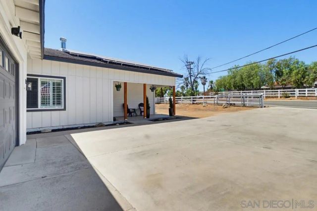 3221 E Victoria, Alpine, CA 91901