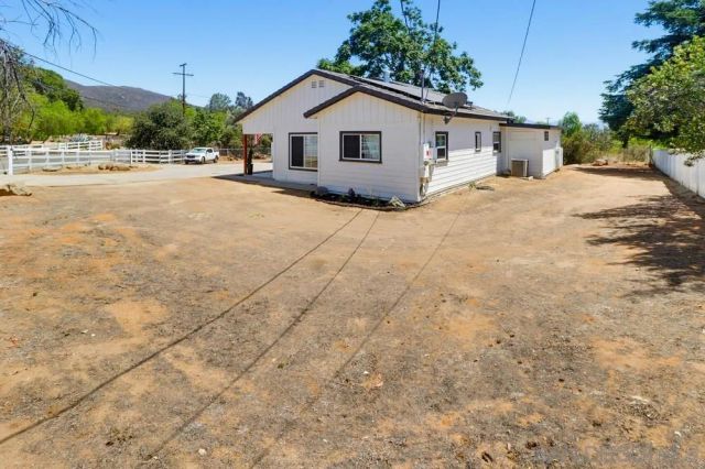 3221 E Victoria, Alpine, CA 91901