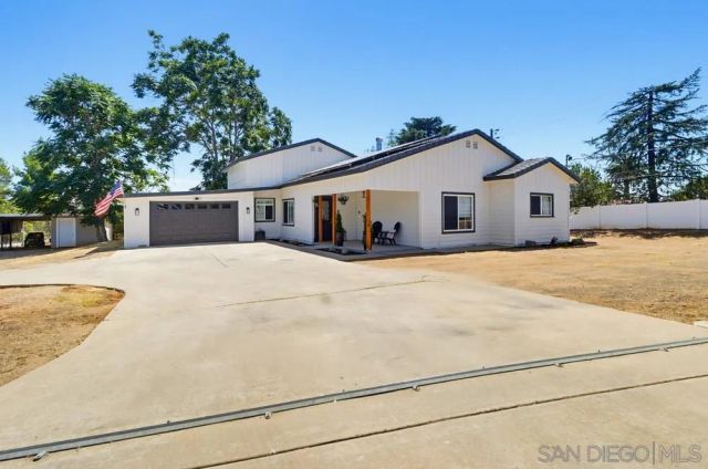 3221 E Victoria, Alpine, CA 91901
