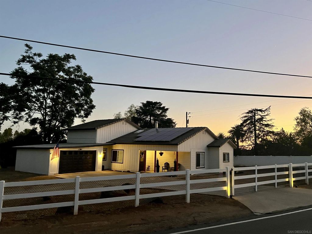 3221 E Victoria, Alpine, CA 91901