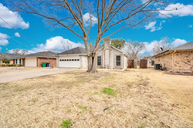 304 Floyd Street, Waxahachie, TX 75165