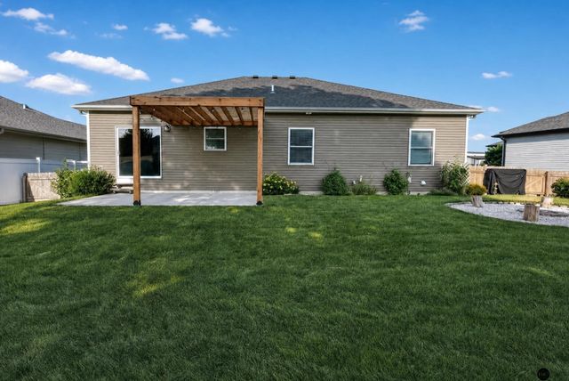 6215 S 97th Circle, Lincoln, NE 68526