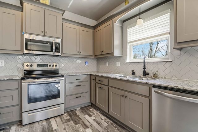 9 Kings Lynn, Bella Vista, AR 72715