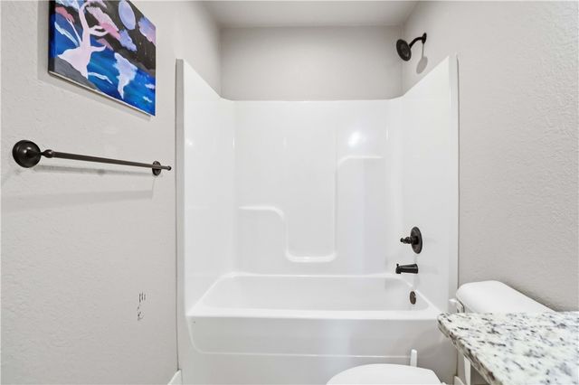 9 Kings Lynn, Bella Vista, AR 72715