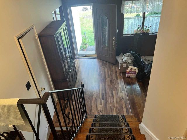 1556 N Gardiner Drive, Bay Shore, NY 11706